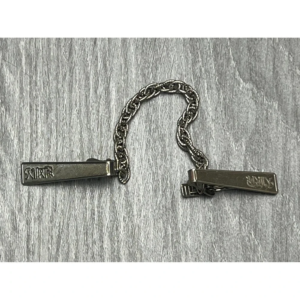 Vintage Silver Tone Textured Bar Sweater Clip Cardigan Guard Rope Chain